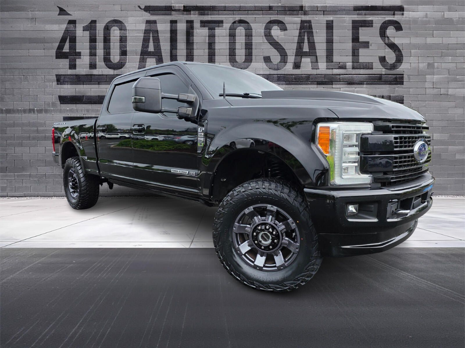 2017 Ford F-250 Platinum 4x4 Crew Cab 8' Box's photo