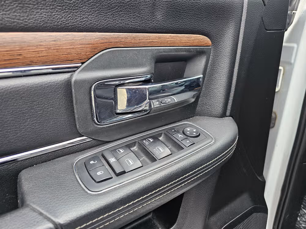 2018 Ram 1500 Laramie Crew Cab Image 29