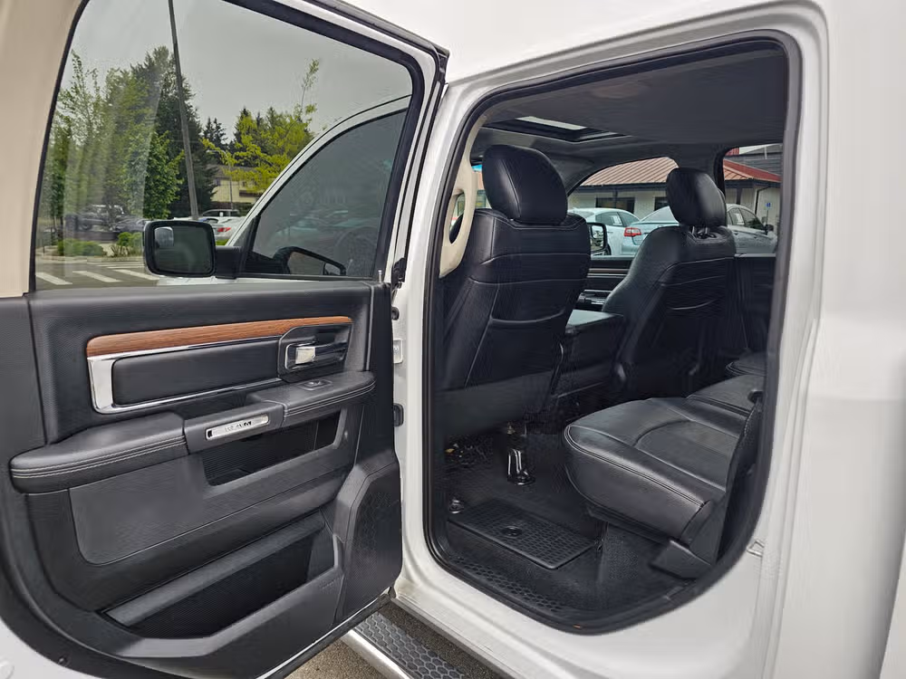 2018 Ram 1500 Laramie Crew Cab Image 31