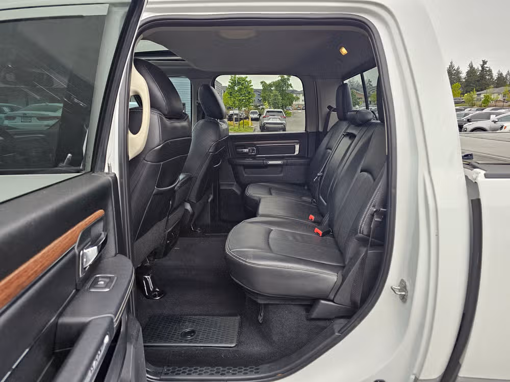 2018 Ram 1500 Laramie Crew Cab Image 32