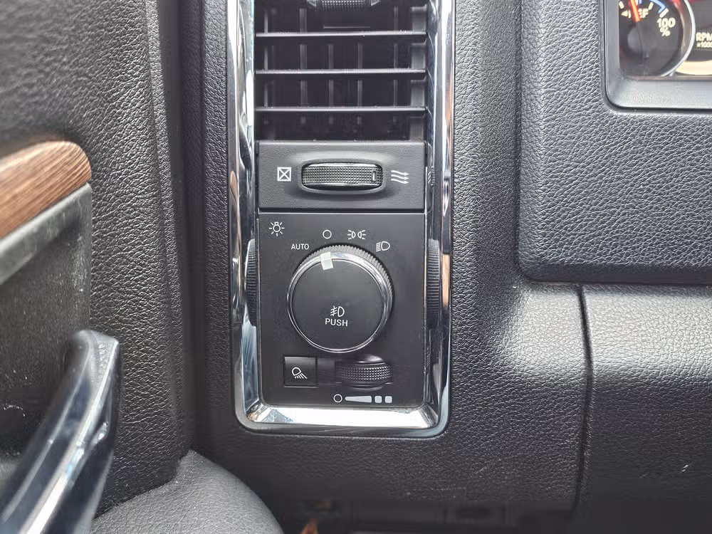 2018 Ram 1500 Laramie Crew Cab Image 27