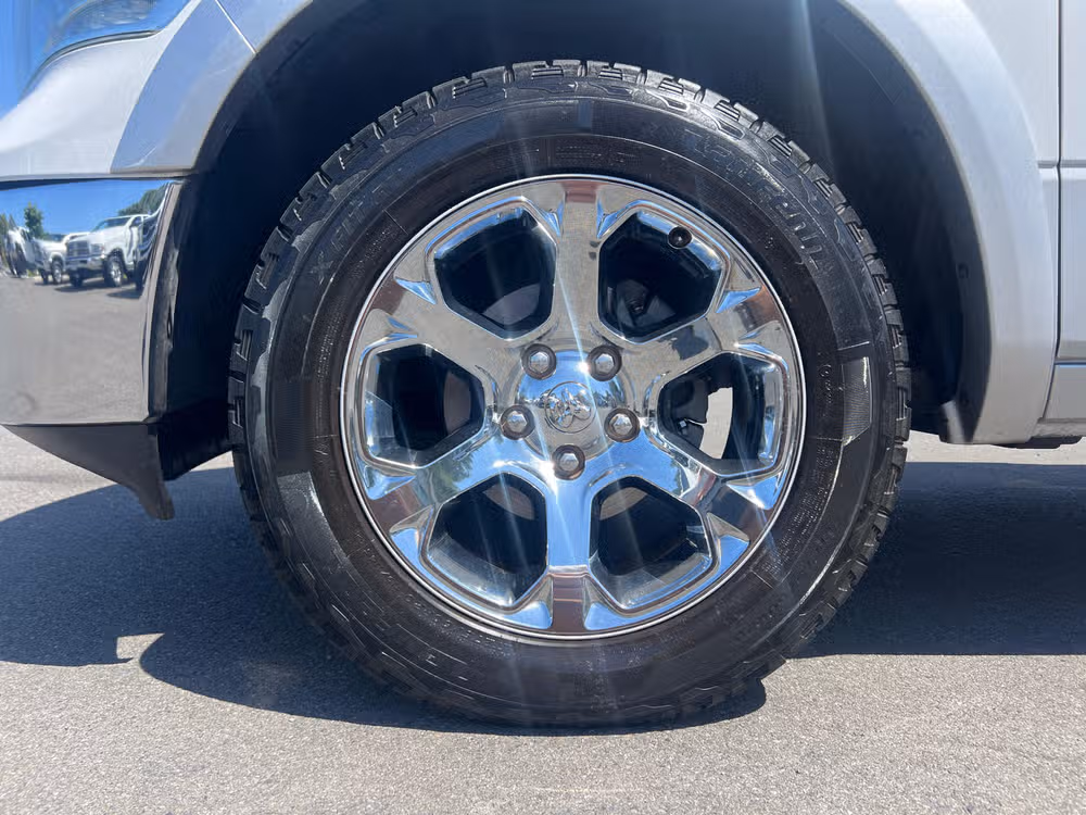 2018 Ram 1500 Laramie Crew Cab Image 10