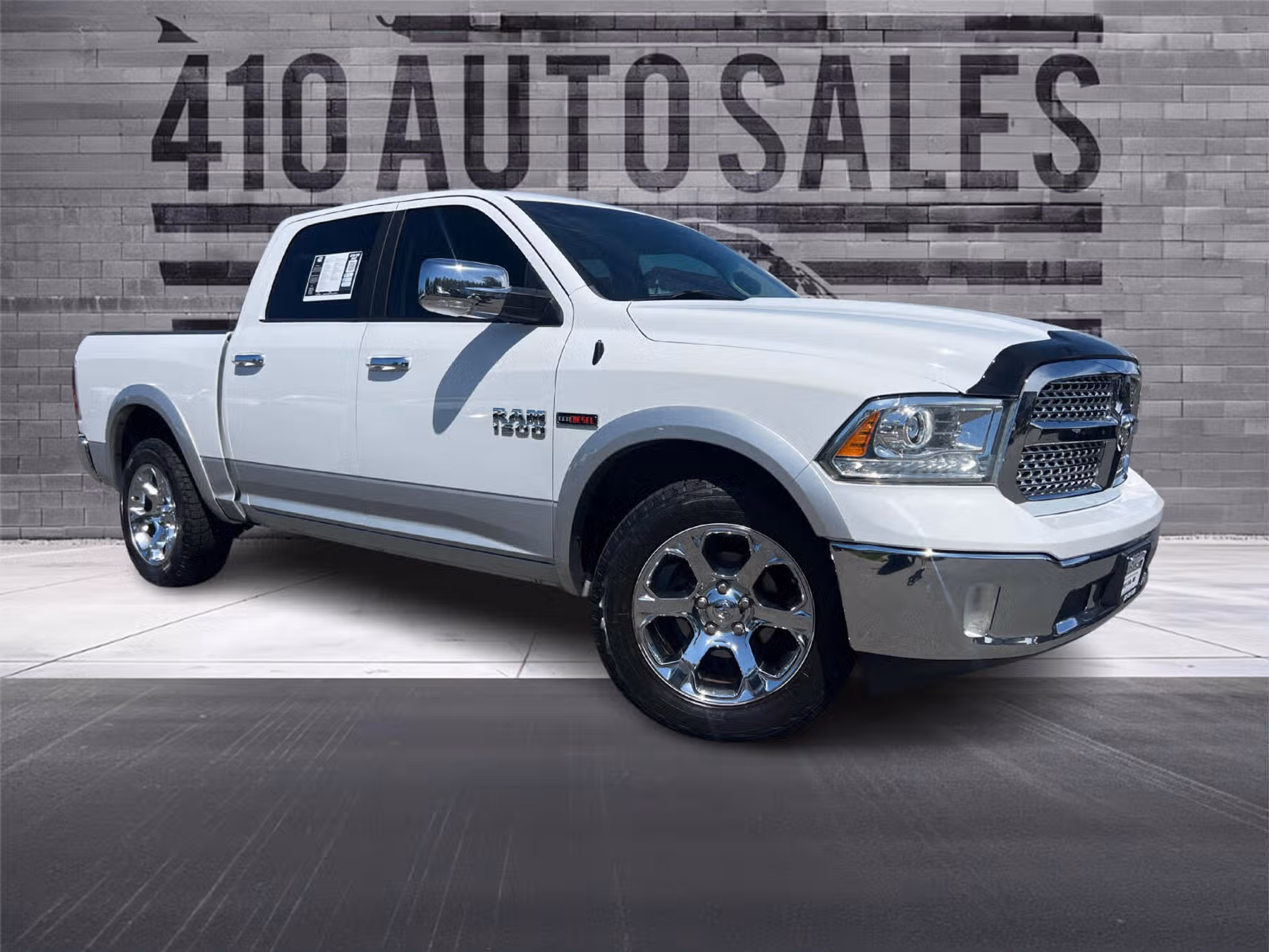 2018 Ram 1500 Laramie Crew Cab Image 1