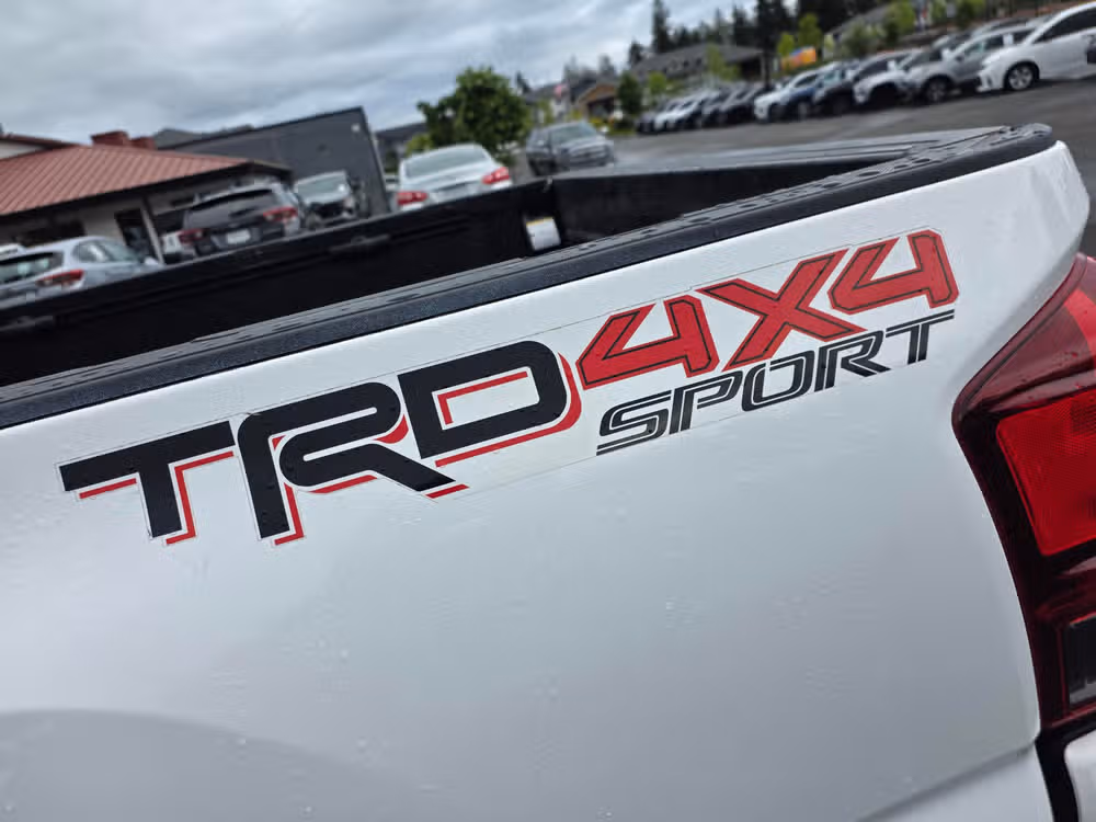 2018 Toyota Tacoma TRD Sport Double Cab Image 9