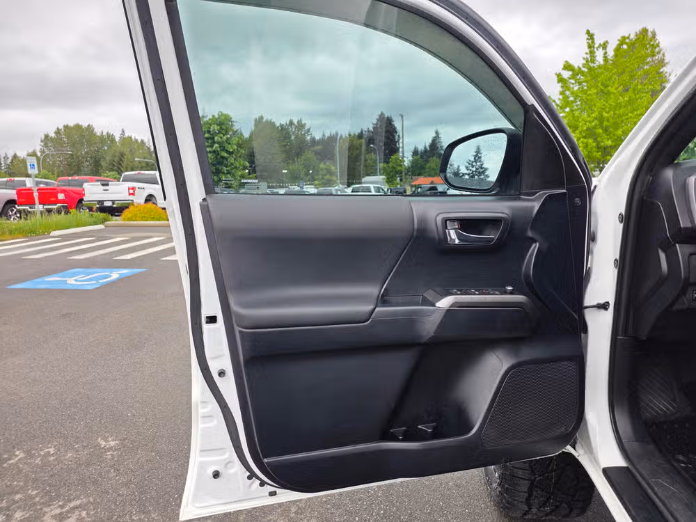 2018 Toyota Tacoma TRD Sport Double Cab Image 23
