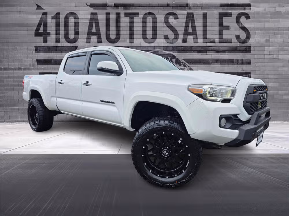 2018 Toyota Tacoma 4x4 Double Cab V6 SR5 6AT's photo