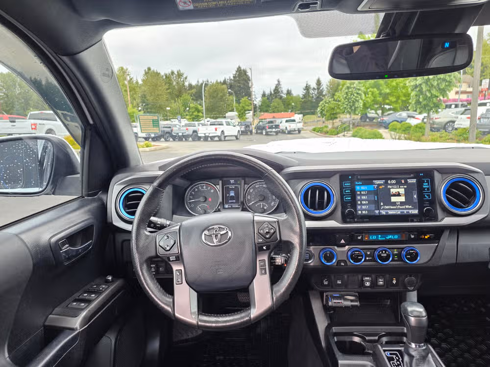 2018 Toyota Tacoma TRD Sport Double Cab Image 12