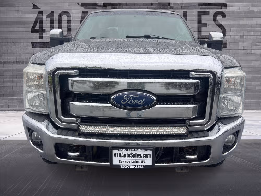 2015 Ford F-350 Super Duty XLT Crew Cab Lower Image 3