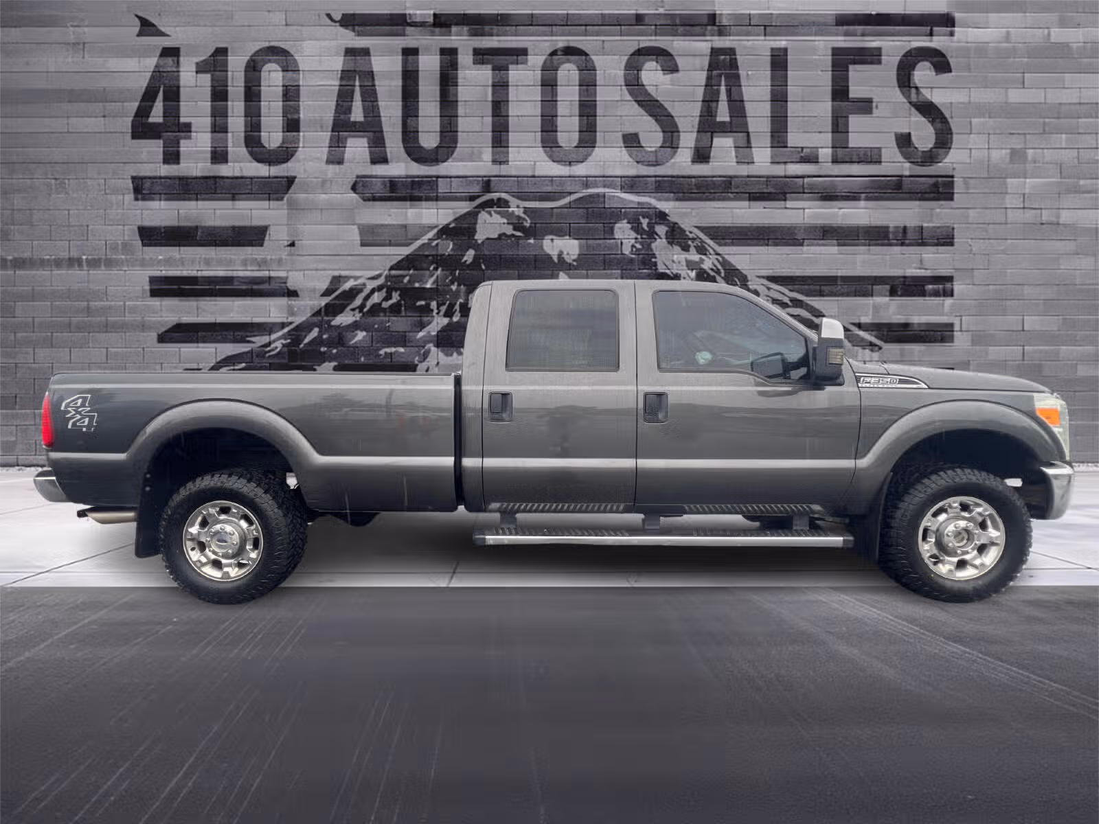 2015 Ford F-350 Super Duty XLT Crew Cab Upper Image 2