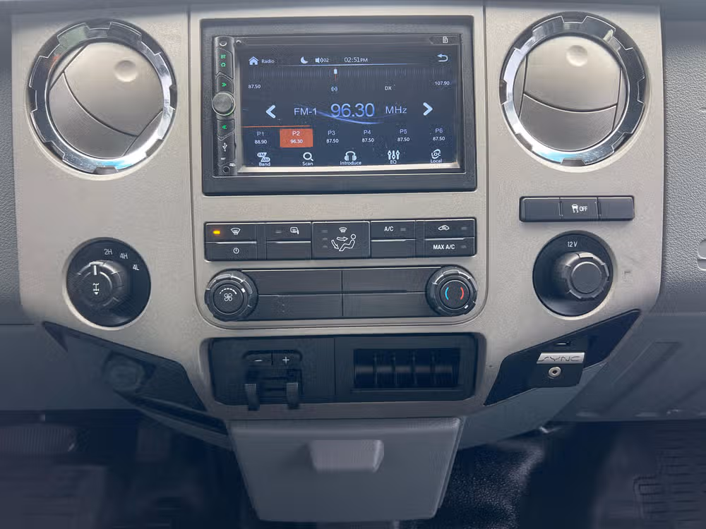 2015 Ford F-350 Super Duty XLT Crew Cab Image 15