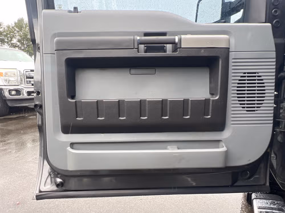 2015 Ford F-350 Super Duty XLT Crew Cab Image 20
