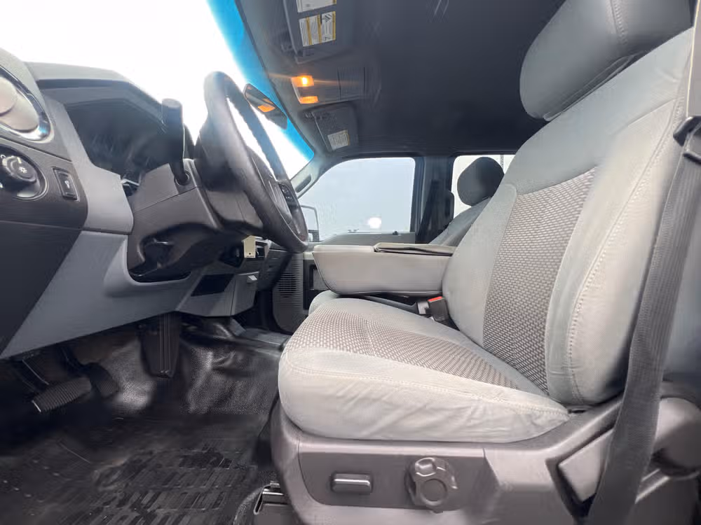 2015 Ford F-350 Super Duty XLT Crew Cab Image 23