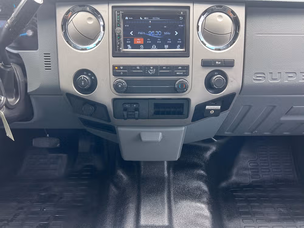 2015 Ford F-350 Super Duty XLT Crew Cab Image 16