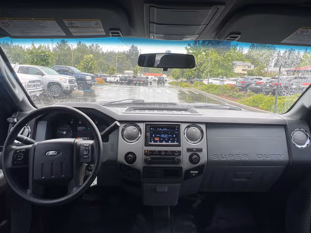2015 Ford F-350 Super Duty XLT Crew Cab Image 11