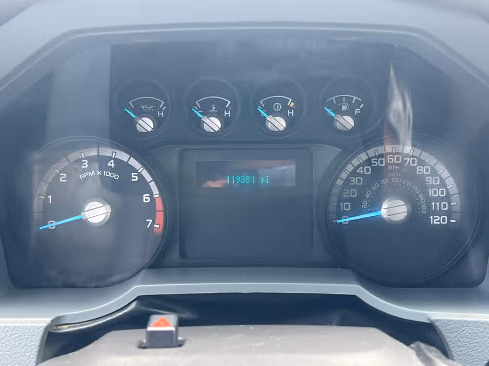 2015 Ford F-350 Super Duty XLT Crew Cab Image 12