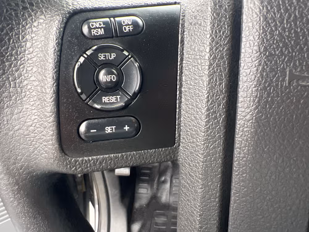 2015 Ford F-350 Super Duty XLT Crew Cab Image 17