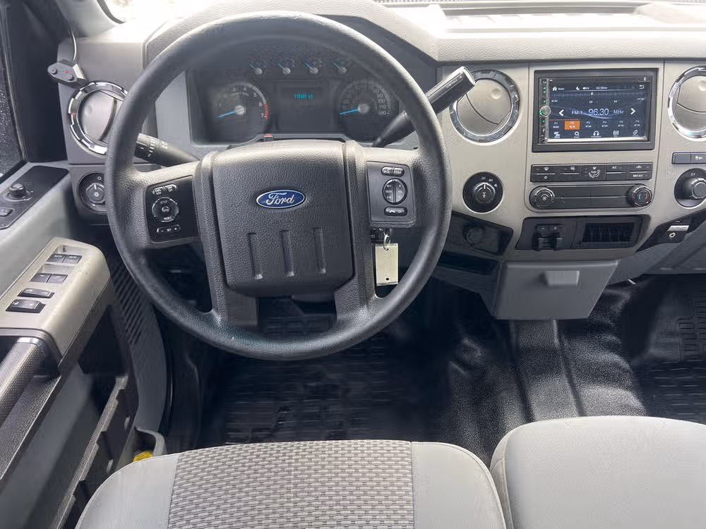 2015 Ford F-350 Super Duty XLT Crew Cab Image 13