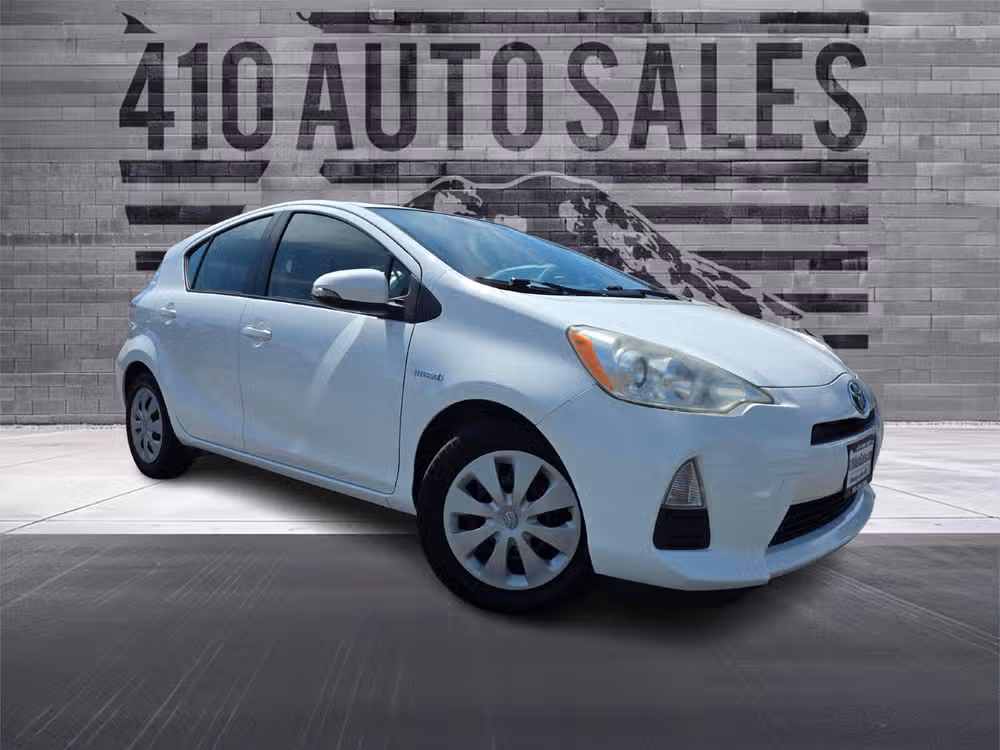 2013 Toyota Prius c's photo