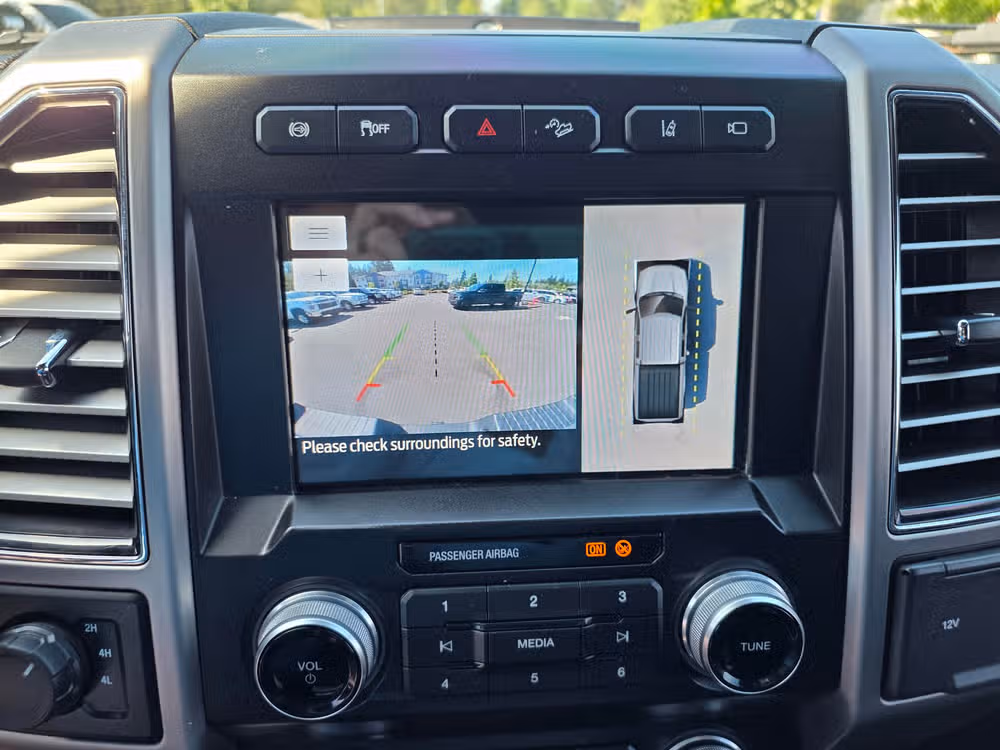2020 Ford F-350 Super Duty Platinum Crew Cab Image 15