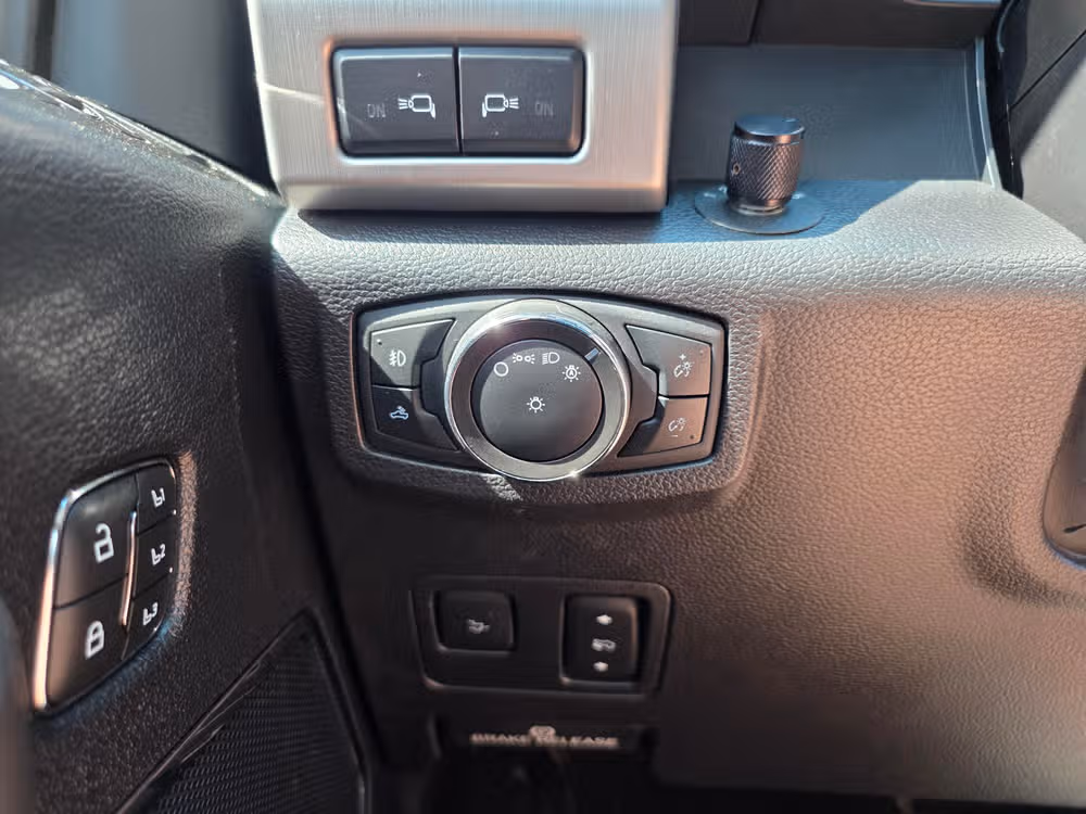 2020 Ford F-350 Super Duty Platinum Crew Cab Image 22