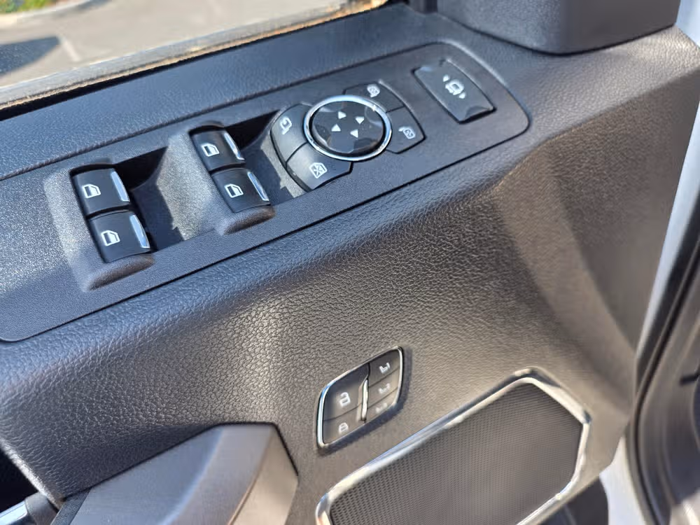 2020 Ford F-350 Super Duty Platinum Crew Cab Image 24