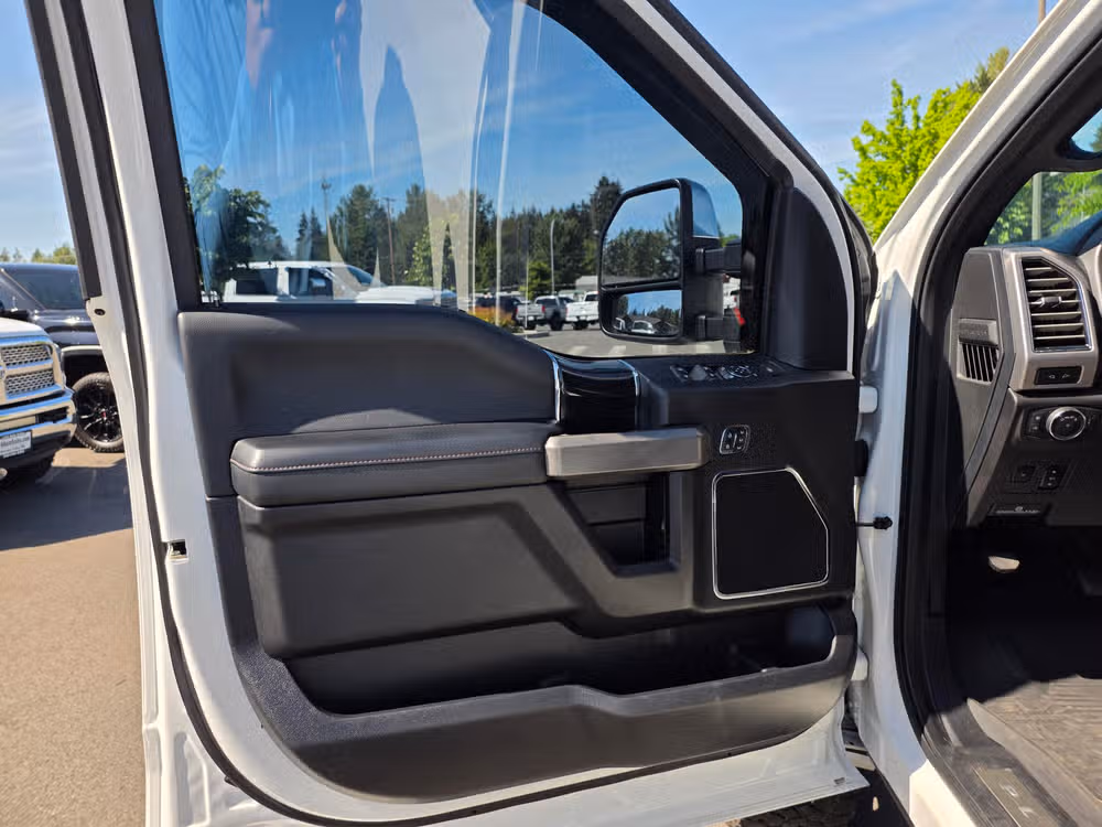 2020 Ford F-350 Super Duty Platinum Crew Cab Image 23