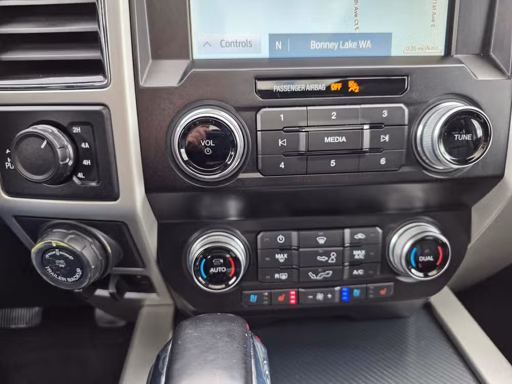 2020 Ford F-150 Lariat SuperCrew Image 16