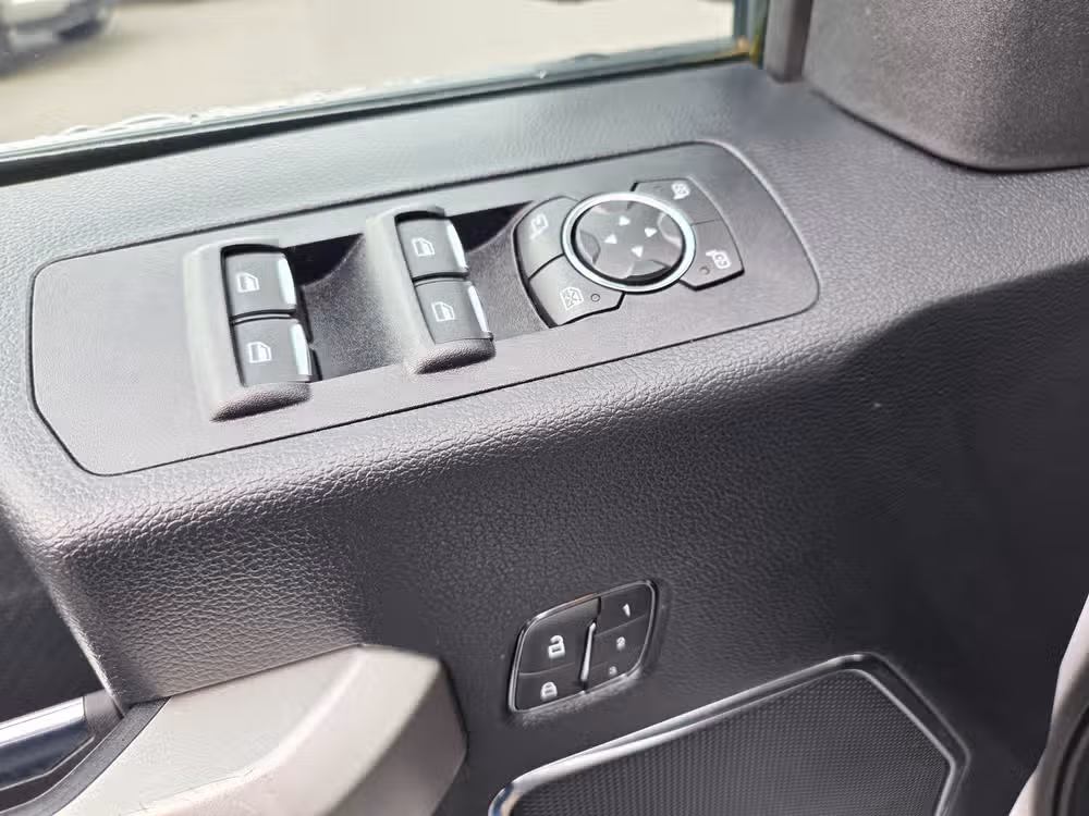 2020 Ford F-150 Lariat SuperCrew Image 24