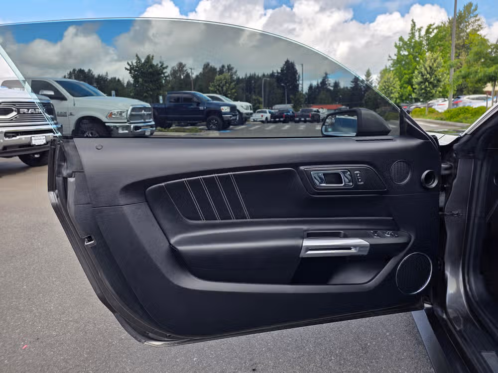 2015 Ford Mustang GT Premium Image 22