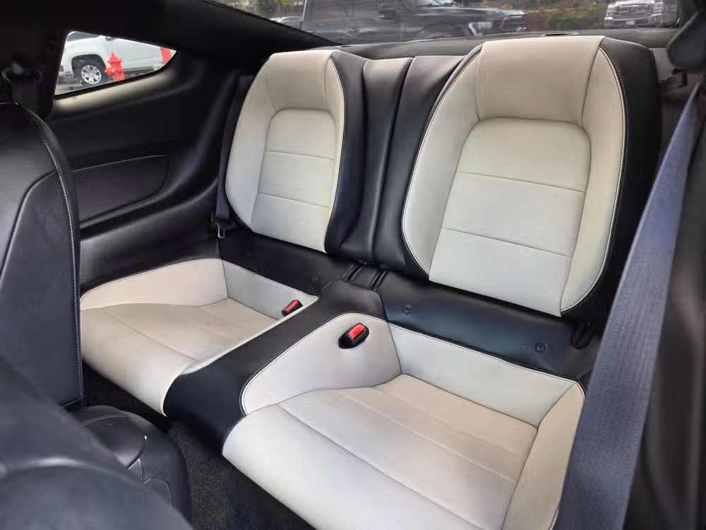 2015 Ford Mustang GT Premium Image 25