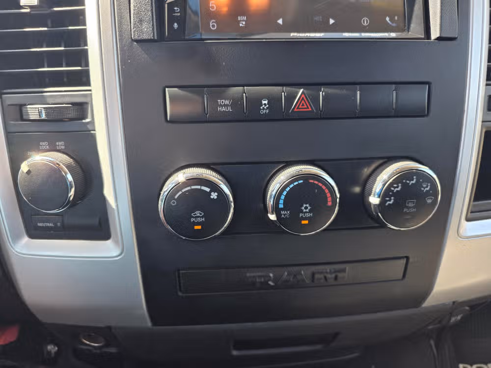 2011 Ram 1500 SLT Quad Cab Image 14