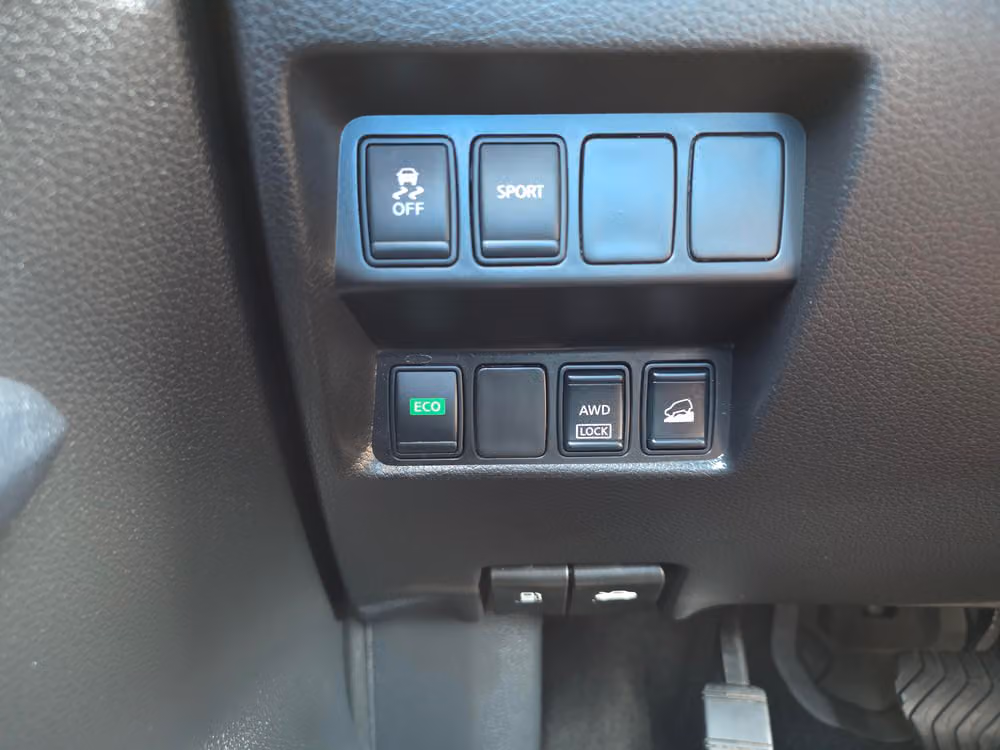 2015 Nissan Rogue SV Crossover Image 22