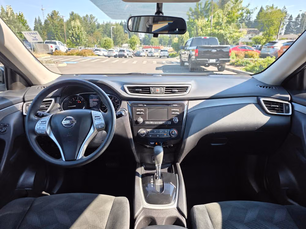2015 Nissan Rogue SV Crossover Image 11