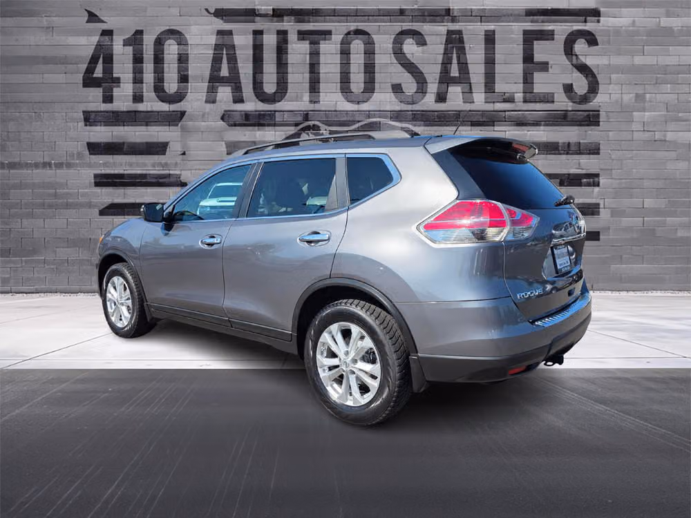 2015 Nissan Rogue SV Crossover Image 9