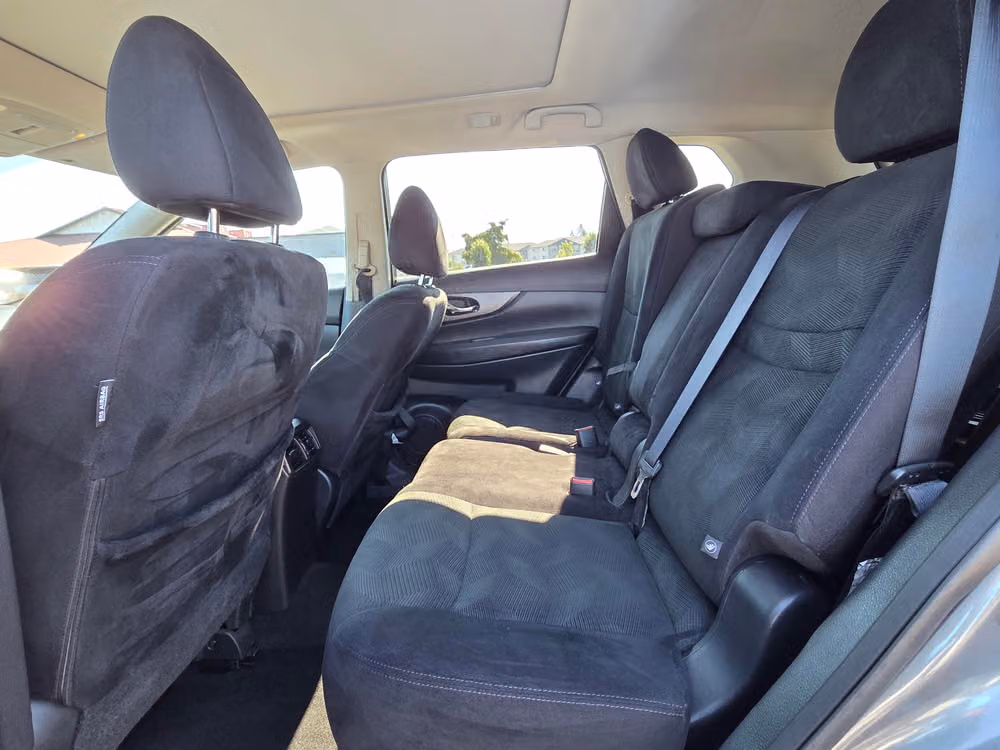 2015 Nissan Rogue SV Crossover Image 26
