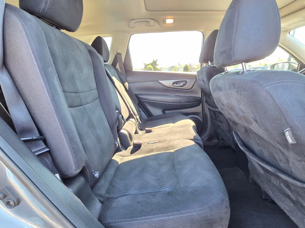 2015 Nissan Rogue SV Crossover Image 27
