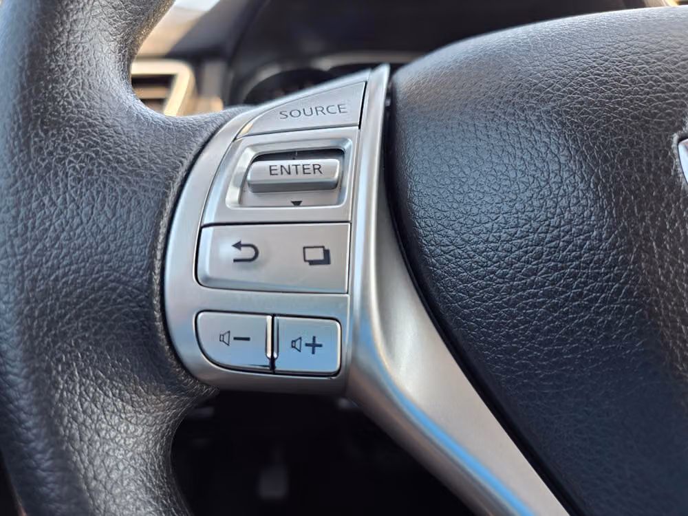 2015 Nissan Rogue SV Crossover Image 20