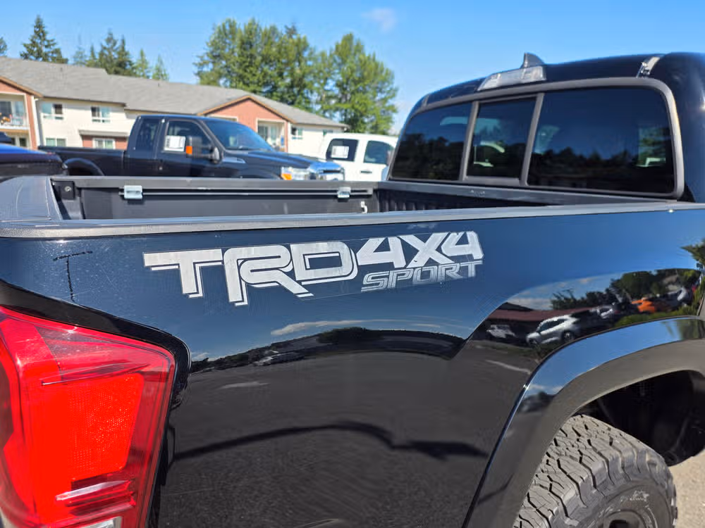 2016 Toyota Tacoma Double Cab TRD Sport Image 9