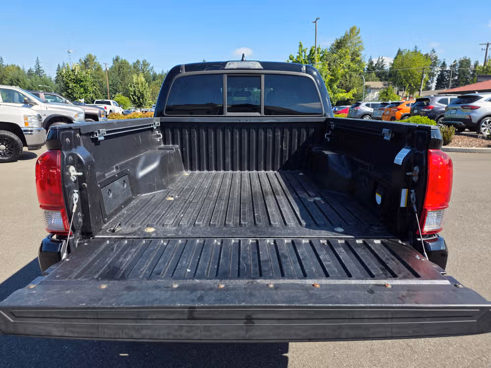 2016 Toyota Tacoma Double Cab TRD Sport Image 10
