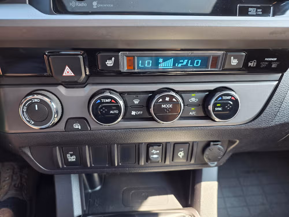 2016 Toyota Tacoma Double Cab TRD Sport Image 18