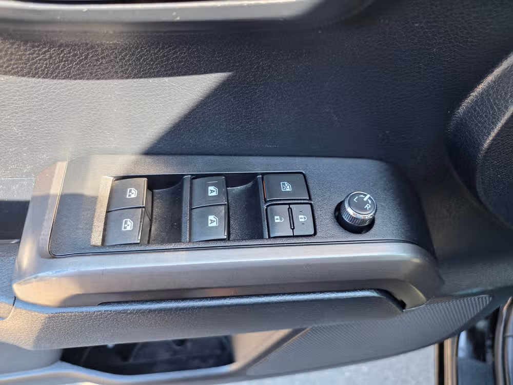 2016 Toyota Tacoma Double Cab TRD Sport Image 25