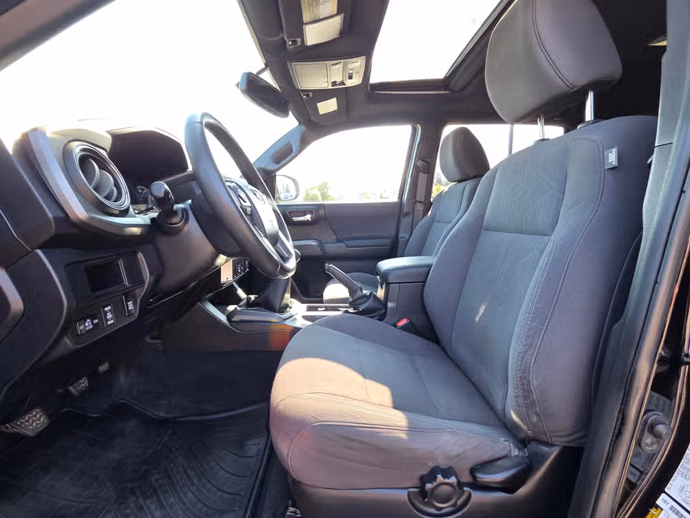 2016 Toyota Tacoma Double Cab TRD Sport Image 26