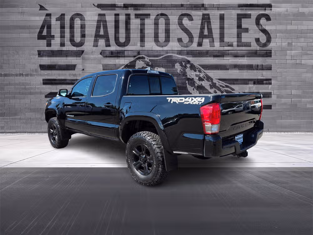 2016 Toyota Tacoma Double Cab TRD Sport Image 8