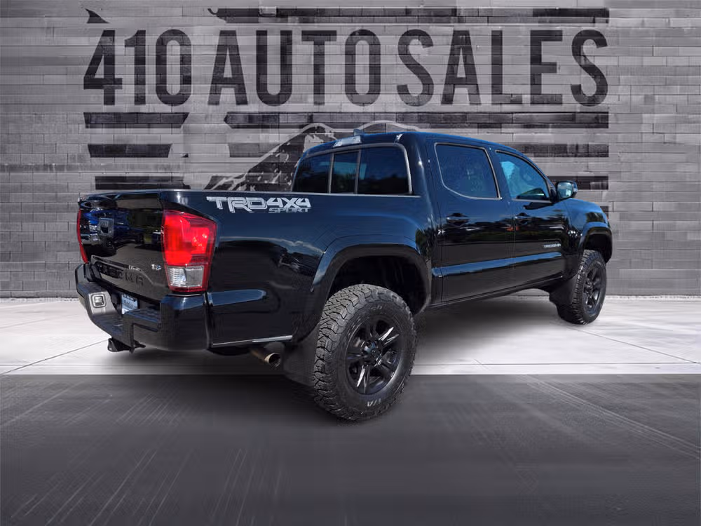 2016 Toyota Tacoma Double Cab TRD Sport Image 3