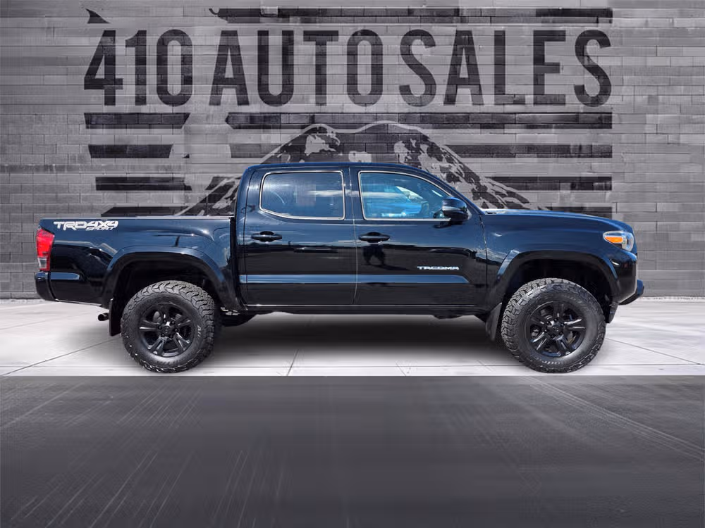 2016 Toyota Tacoma Double Cab TRD Sport Image 2