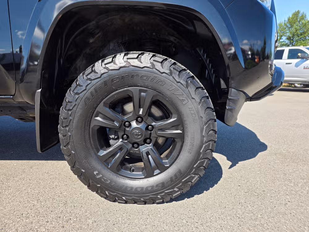 2016 Toyota Tacoma Double Cab TRD Sport Image 11