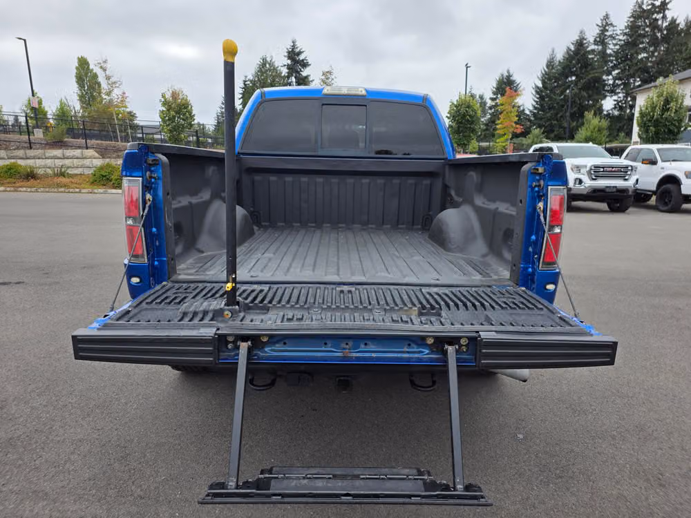 2011 Ford F-150 SVT Raptor SuperCrew Image 17