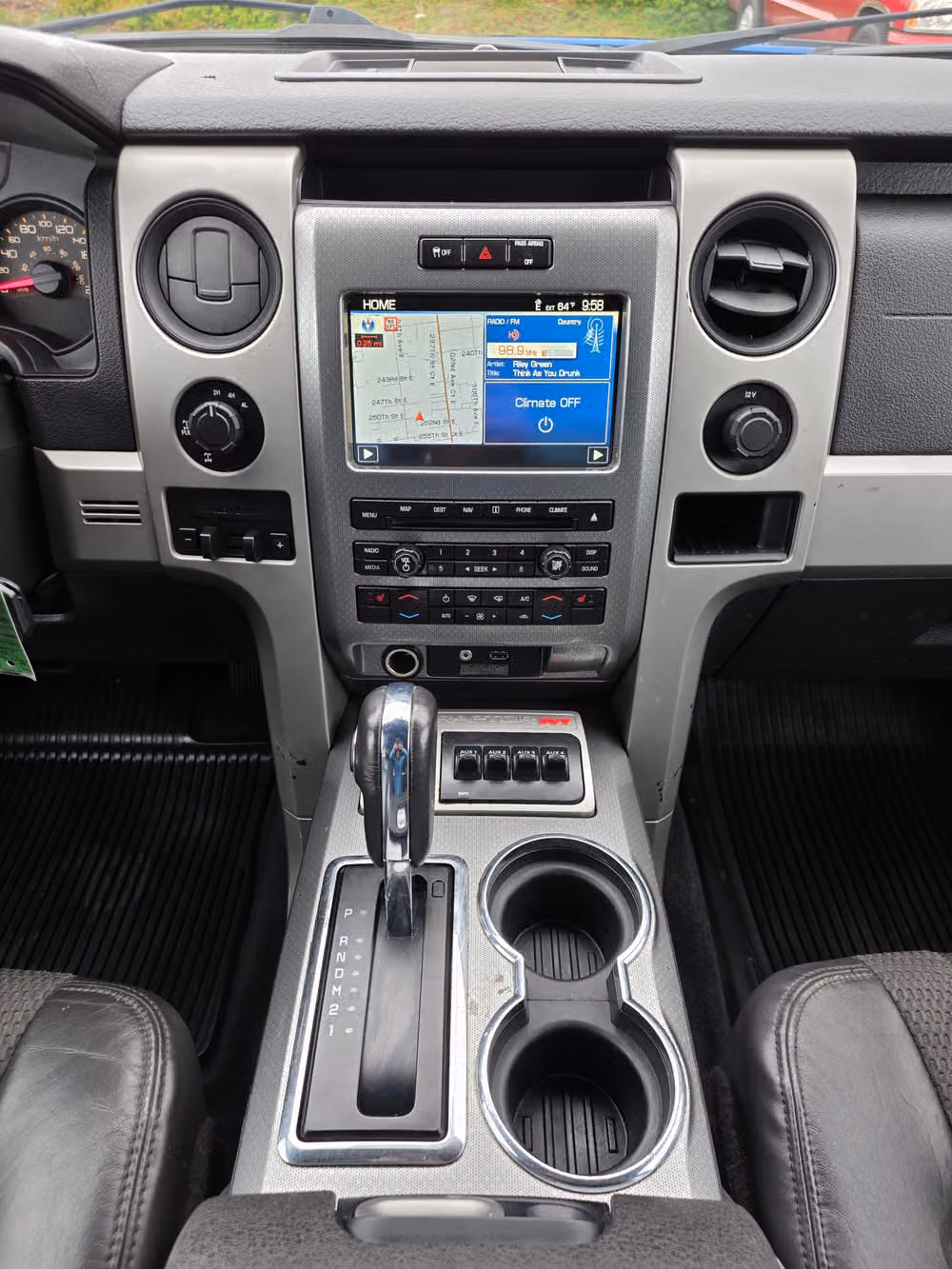 2011 Ford F-150 SVT Raptor SuperCrew Image 28