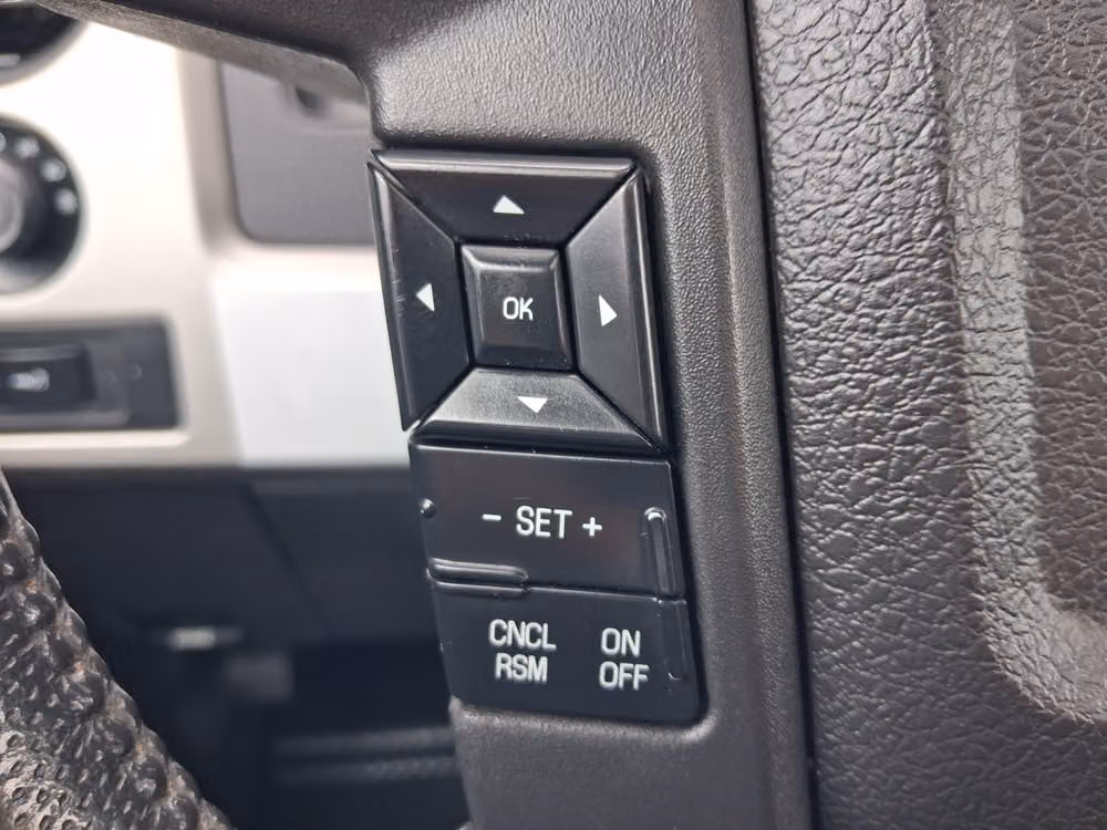 2011 Ford F-150 SVT Raptor SuperCrew Image 24