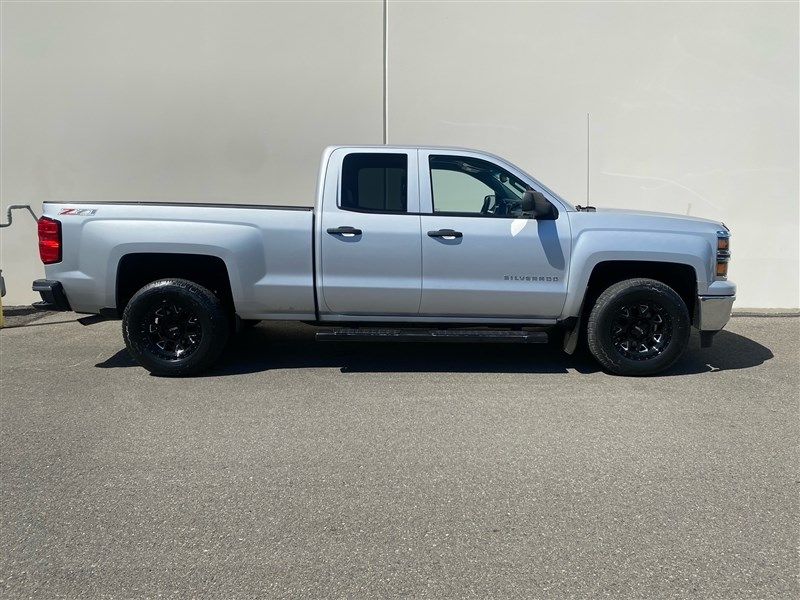 2014 Chevrolet Silverado 1500 LT photo 2